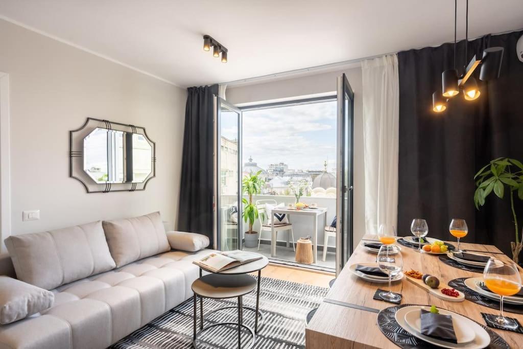 Stunning Views 2Br Midtown Flat - Charming Balcony Lejlighed Bukarest Eksteriør billede