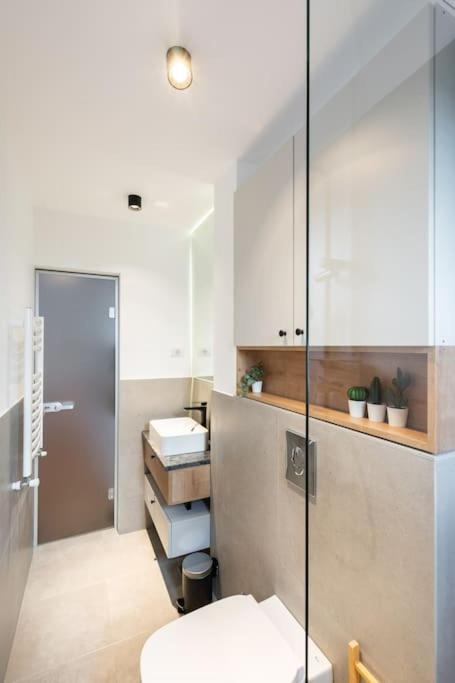 Stunning Views 2Br Midtown Flat - Charming Balcony Lejlighed Bukarest Eksteriør billede