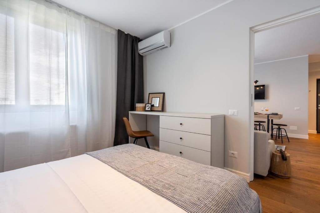 Stunning Views 2Br Midtown Flat - Charming Balcony Lejlighed Bukarest Eksteriør billede