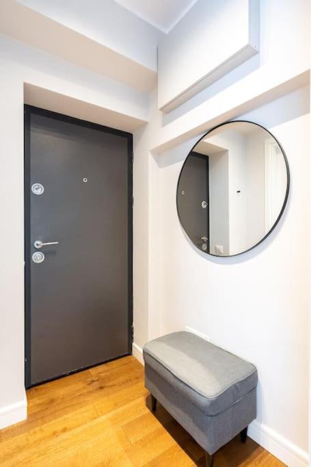 Stunning Views 2Br Midtown Flat - Charming Balcony Lejlighed Bukarest Eksteriør billede